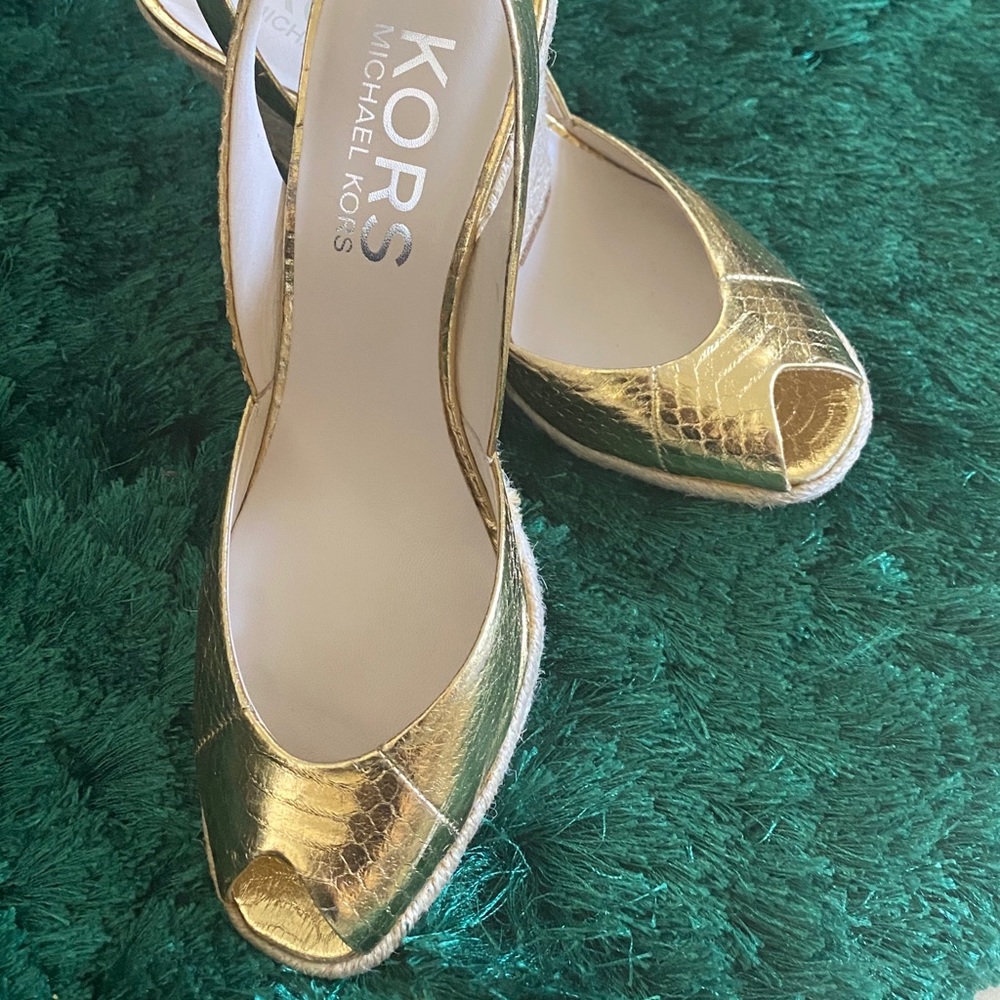 michael kors Platform open toe Gold Size 8M wedge